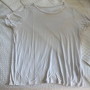 torrid White Short Sleeve Crewneck Tee